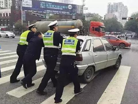 停车后4个动作，电瓶寿命秒减！