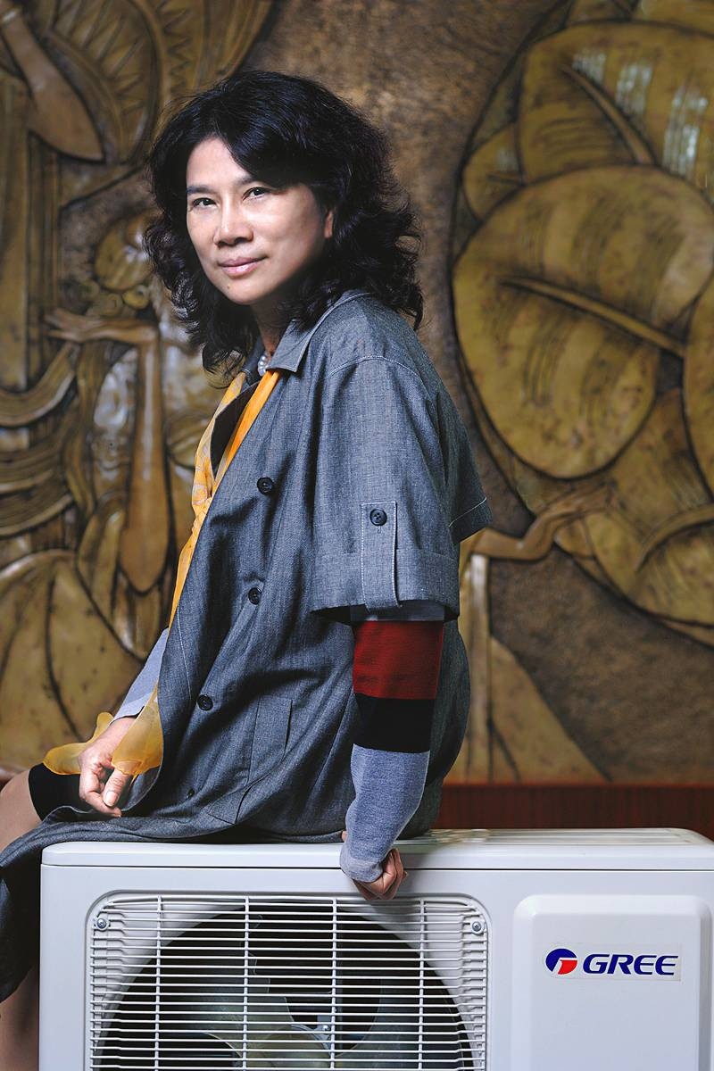 许家印连飞两万公里,董明珠被炮轰不死心 网友评论一针见血