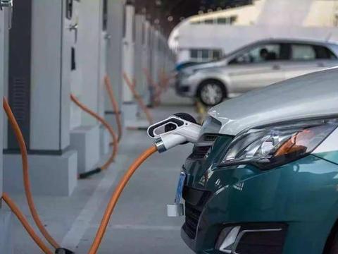 迫于限行限购才买新能源车？绿牌车主：不完全是这样