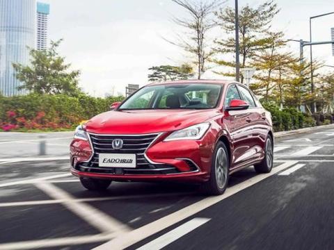 最适合上班族的四款国产车，颜值高油耗低，发动机都是数一数二