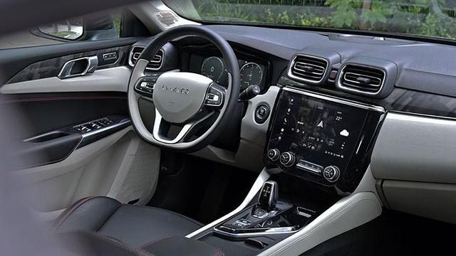 15万级紧凑SUV,外形时尚,领克02产品力如何?