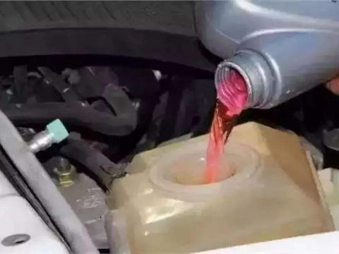 汽车保养时，车上的油液需要多久换一此？以后不要被坑了