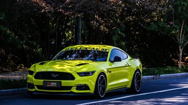 大排自吸V8才是梦想，宽体Mustang GT散发着猛男的力量感！