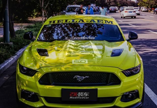 大排自吸V8才是梦想，宽体Mustang GT散发着猛男的力量感！