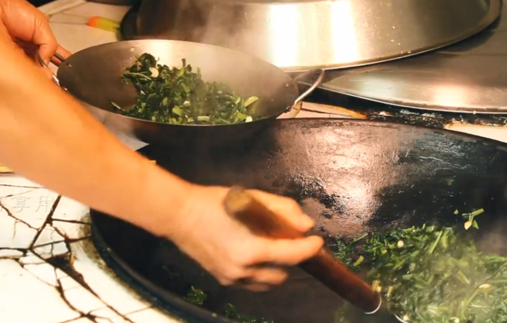 这种野菜比苦瓜还苦，但却深受农村人的喜欢，经常吃还能养肝护肝