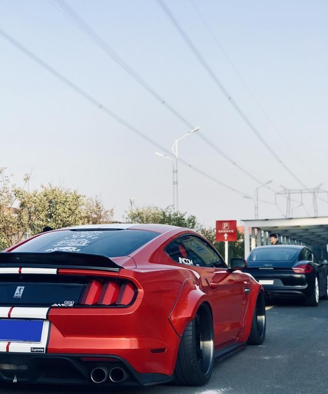 大排自吸V8才是梦想，宽体Mustang GT散发着猛男的力量感！