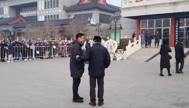 北京男篮送别吉喆！恩师闵鹿蕾一脸憔悴 兄弟杨鸣要管他父母
