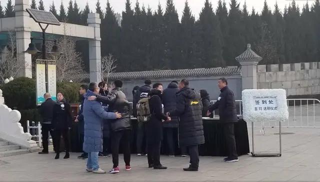 北京男篮送别吉喆！恩师闵鹿蕾一脸憔悴 兄弟杨鸣要管他父母