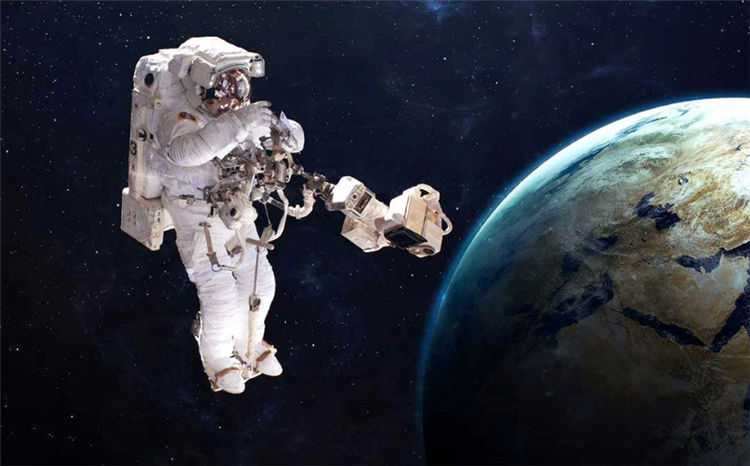 美国宇航员遨游太空,意外发现地球上一只"巨眼,紧盯着太空
