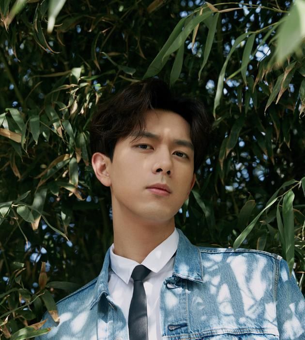 变身迷弟 李现晒木村拓哉海报大呼 怎么这么帅 木村拓哉 李现 厨师服 新浪新闻