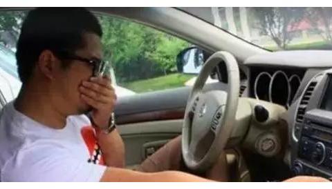 开空调为什么车内有难闻的气味？原来是因为这里太脏了