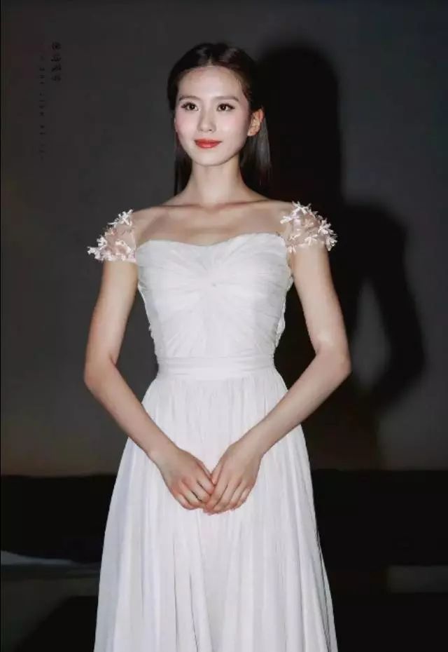 刘诗诗的锁骨,气质,天鹅颈,你羡慕了吗?