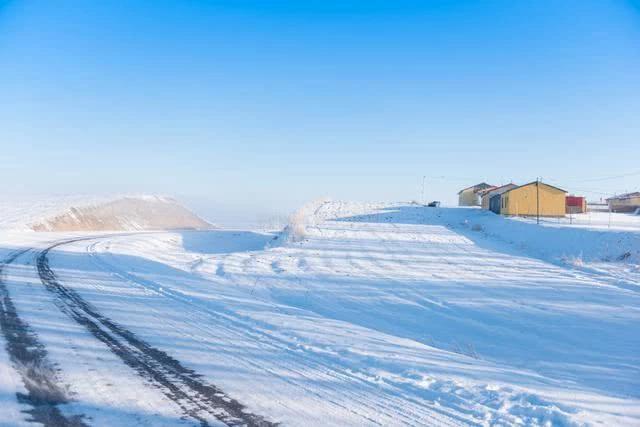 冬季到新疆看雪,雪后的小村美如童话世界