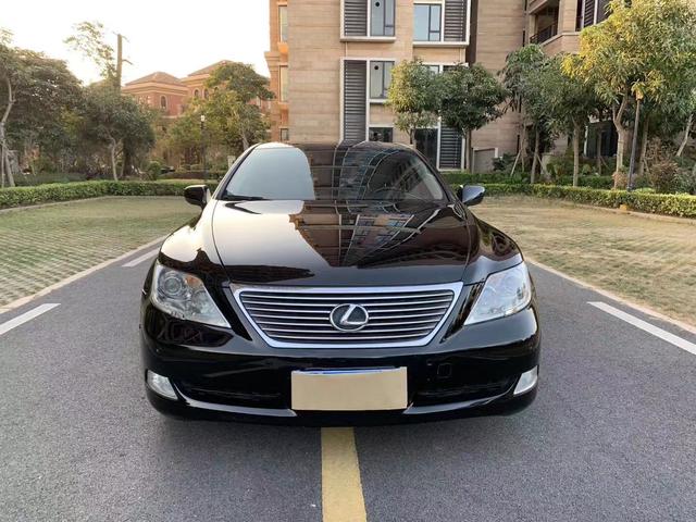 实拍这款雷克萨斯LS460仅售14万,诠释尊贵典雅,灵动旗舰气质