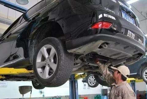 自动变速箱油多久换一次最好？维修师傅：别超过这个公里数！