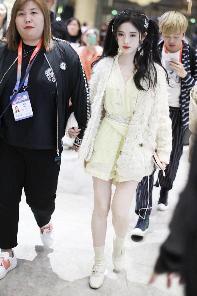 有种"美颜暴击"叫鞠婧祎生图,绑马尾戴网红发夹,仙气溢出来了