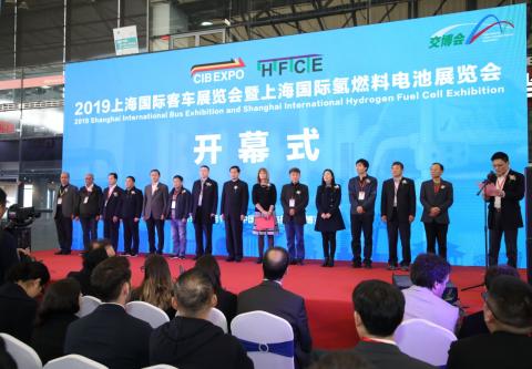 宇通亮相上海国际客车展，新造型公交、自动驾驶巴士闪耀全场