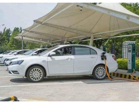 第一批新能源汽车将“下岗”，车主无奈：吃大亏了