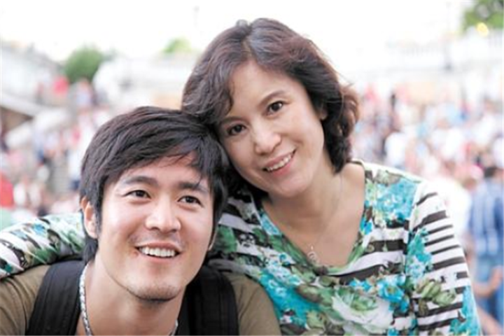 他是姚晨同学，26岁凭一部戏爆红，28岁却跳楼自杀,原因值得深思