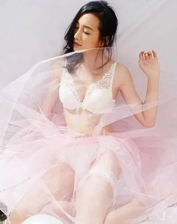 37岁王鸥一改往日端庄优雅,首次大胆突破自我大秀性感