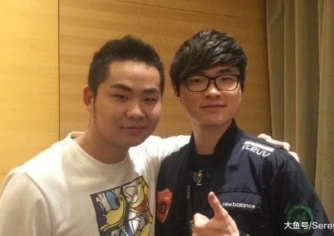 lol洞主喜当爹!谁还记得当年的那个“洞庭湖歌神”胡凯莉?