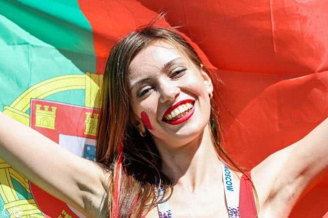 非洲最美的白人国家,街头遍地是混血美女,唯独看不到一个黑人