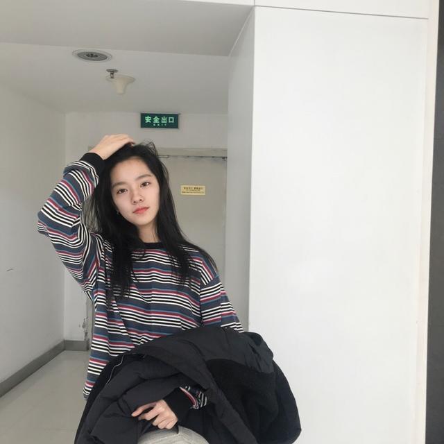 00后又出气质美女,17岁签约嘉行,和"乔英子"是好闺蜜