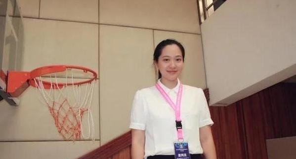 曾经的体操女神离婚后近况，独自带娃太艰辛，出轨前夫又结婚生子
