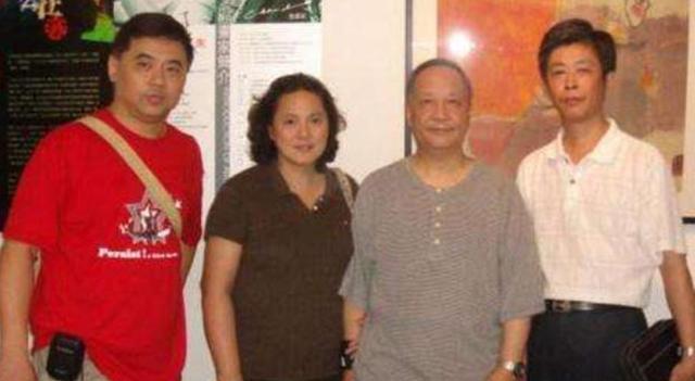 61岁张芝华近照曝光，穿着休闲显年轻，与剧中老态角色判若两人