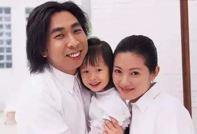 李丽珍22岁女儿近照，身材完胜妈妈，十几岁谈恋爱，已交3任男友