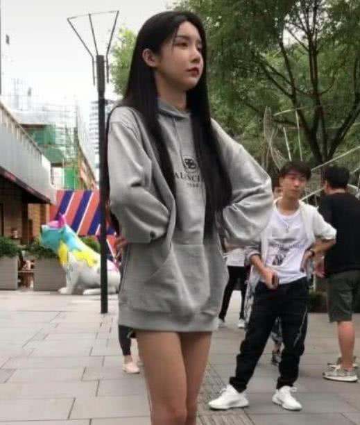 女装大佬 艾比真人长啥样 看到生图下的她