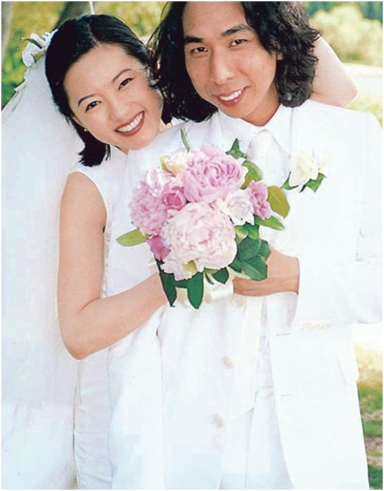 李丽珍22岁女儿近照，身材完胜妈妈，十几岁谈恋爱，已交3任男友