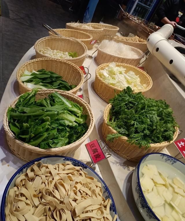 满足吃货的地方,环球约客烤肉火锅自助美食汇,生龙国际