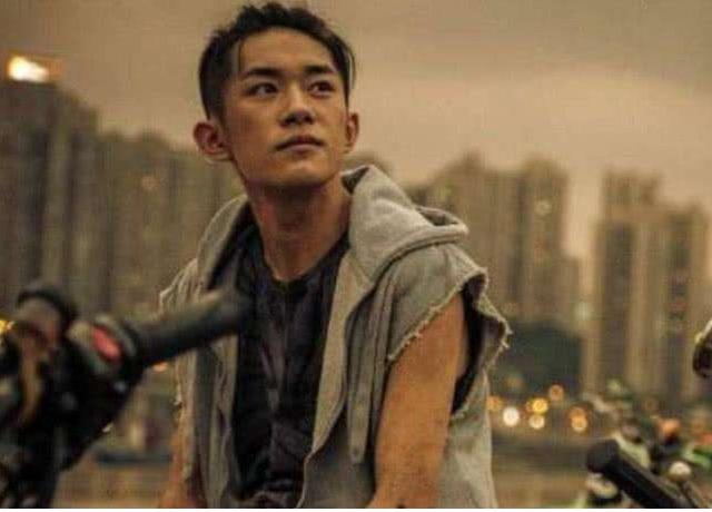 易烊千玺资深站姐脱粉，放出大量生图并声称：我不否认我在黑他