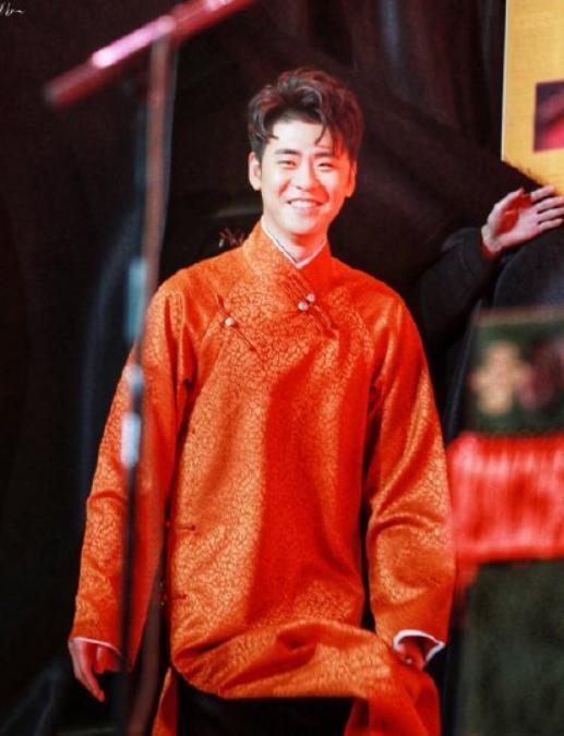 张云雷被批风波之后，照常开办相声专场，状态超好脸也变胖了