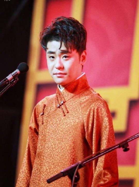 张云雷被批风波之后，照常开办相声专场，状态超好脸也变胖了