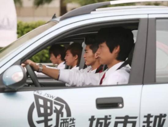 郑爽张翰跨年将合体？看到湖南卫视的邀请函后，网友：终于等到你