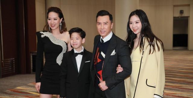 甄子丹一家四口亮相，老婆女儿身高抢镜名媛范，12岁儿子像极爸爸