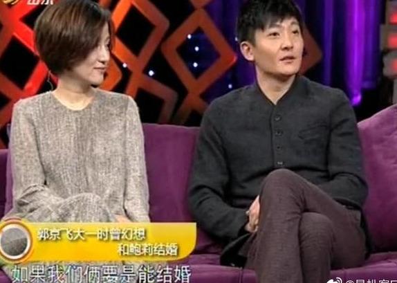 刘亦菲妈妈早年和舒畅合照：她美的让人第一眼都看不到舒畅