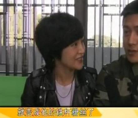 刘亦菲妈妈早年和舒畅合照：她美的让人第一眼都看不到舒畅