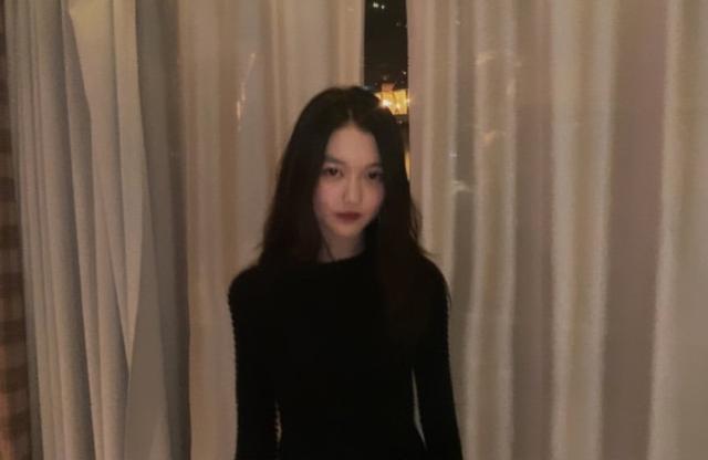 李嫣社交平台晒美照 曝光过度被疑遮挡面部 可她已经是小仙女了呀