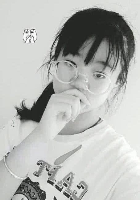 抖音小学生效仿蔡萝莉,秒变女仆萝莉,网友直呼作业太少