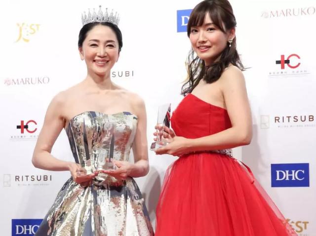 日本52岁阿姨选美夺军？网友：身材那么火辣，说她25岁我都信…