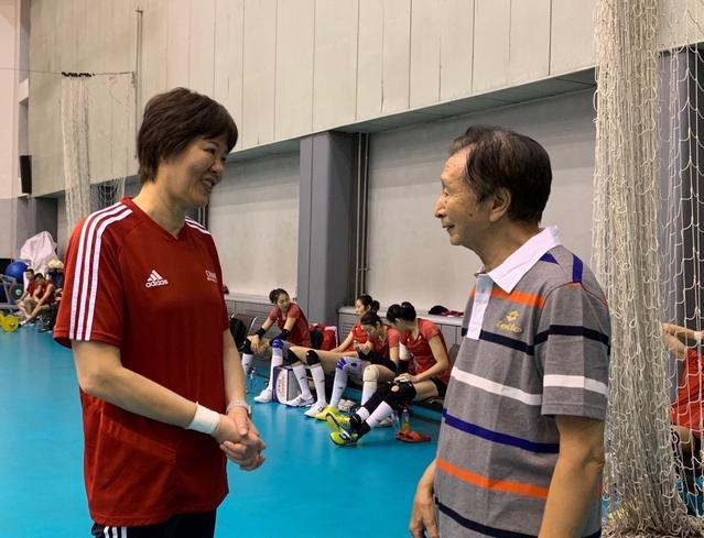 郎平为宋世雄介绍朱婷袁心玥:这都比海曼高 我184现在也就打二传