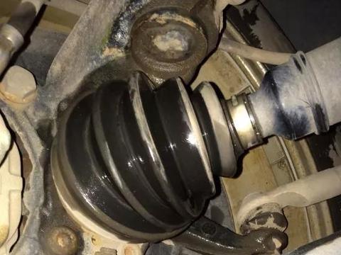 保养车就是换换机油？这4个零件不管，保养钱算是白花了，亏不亏