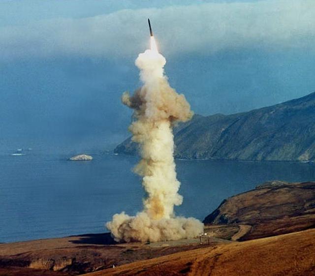 射程12000千米全球抵达,美将更新450枚核导弹,给东风41敲响警钟