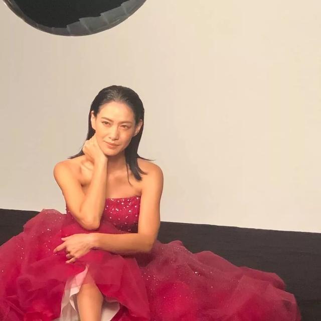 日本52岁阿姨选美夺军？网友：身材那么火辣，说她25岁我都信…