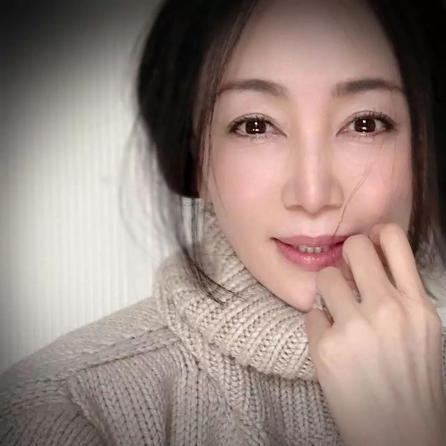 日本52岁阿姨选美夺军？网友：身材那么火辣，说她25岁我都信…