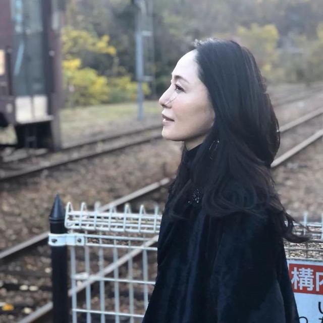 日本52岁阿姨选美夺军？网友：身材那么火辣，说她25岁我都信…