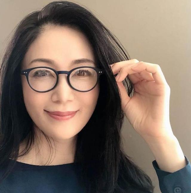 日本52岁阿姨选美夺军？网友：身材那么火辣，说她25岁我都信…